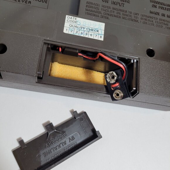 Vintage GE General Electric Alarm Clock Radio Brown Woodgrain AM/FM 7-4624 - Picture 10 of 11